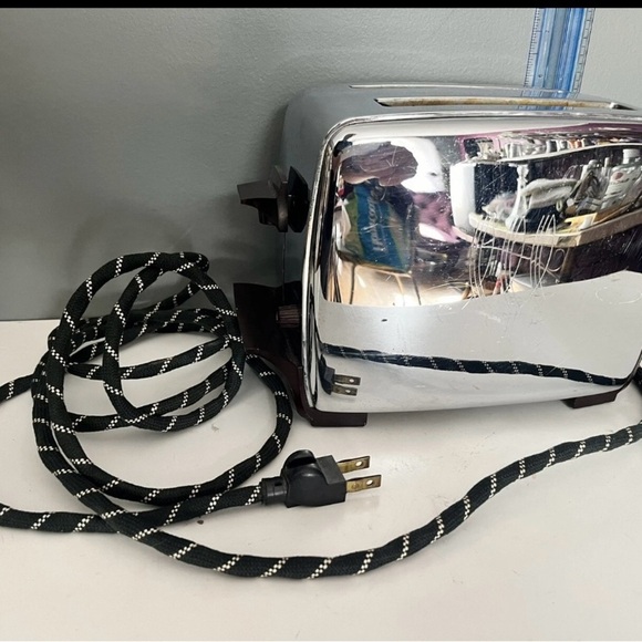 Vintage Antique MCM Toastmaster 1B18 Toaster circa 1953 Super Compact & Unique - Picture 1 of 4